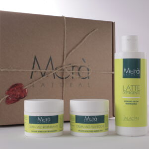 Box con crema viso rigenerante, crema viso per pelli secche e latte detergente